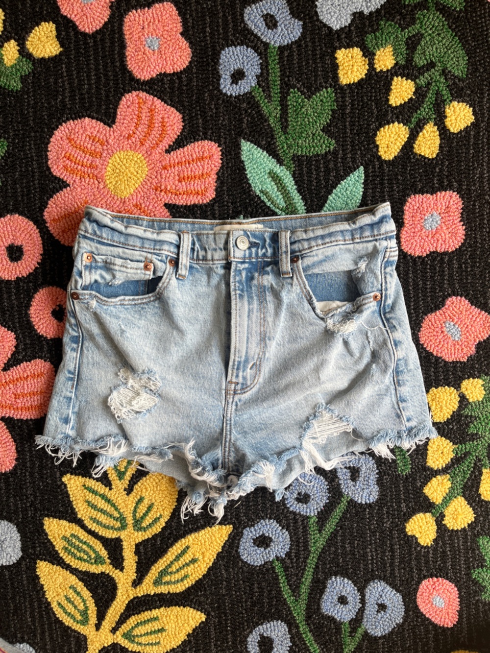 Abercrombie & Fitch The Mom Short High Rise